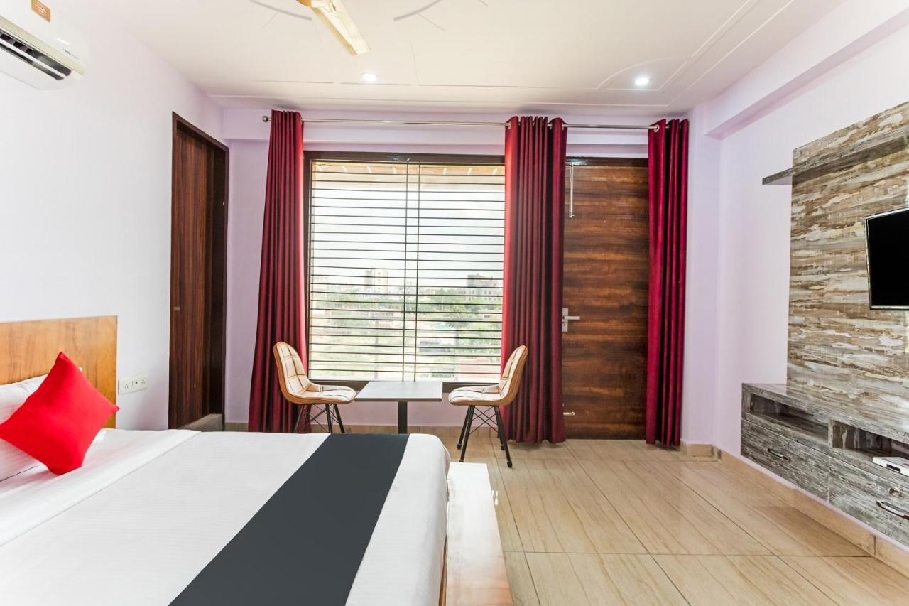 Hotel Capital O Harish Residency Gurgáon Exteriér fotografie
