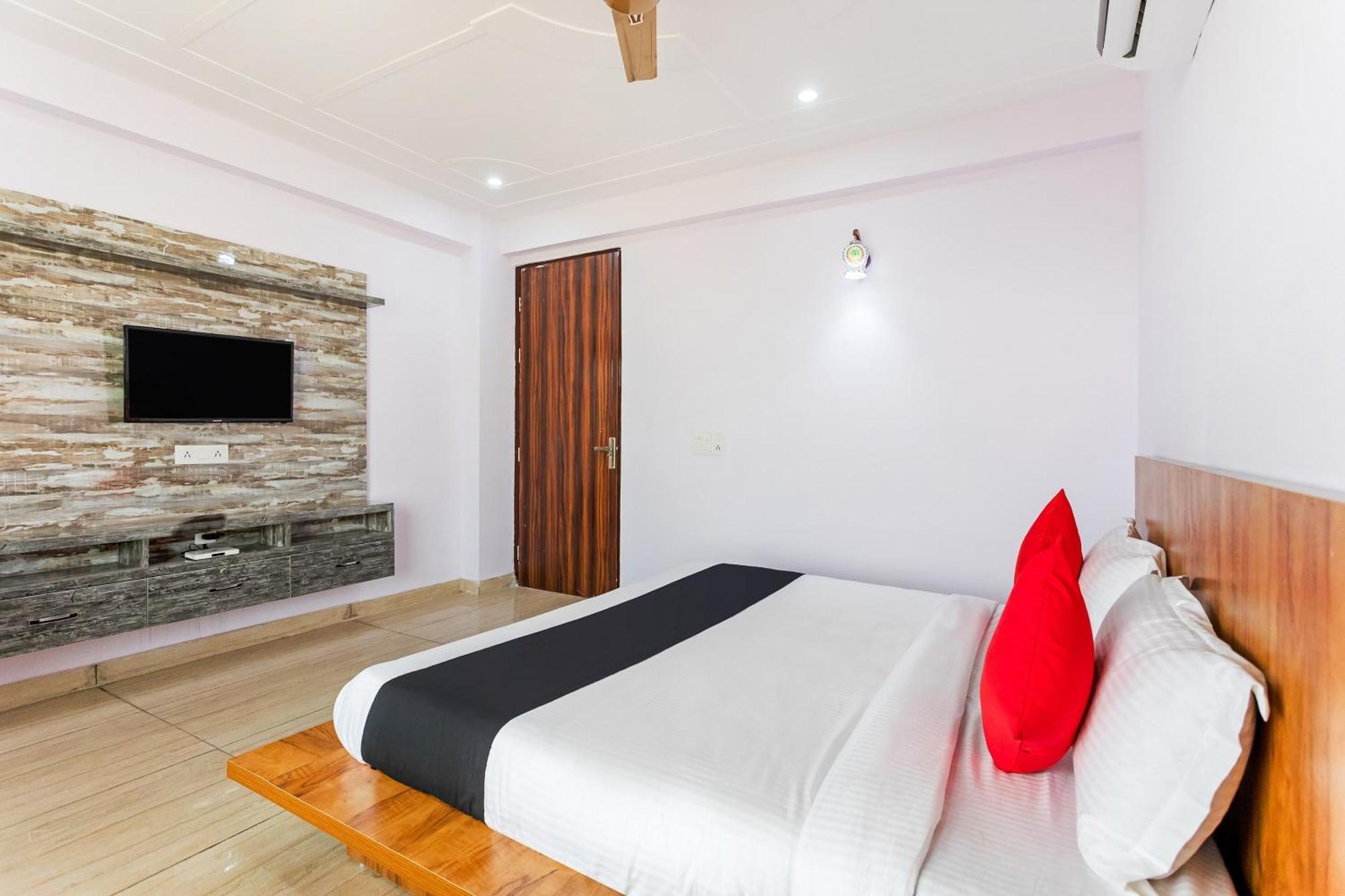 Hotel Capital O Harish Residency Gurgáon Exteriér fotografie